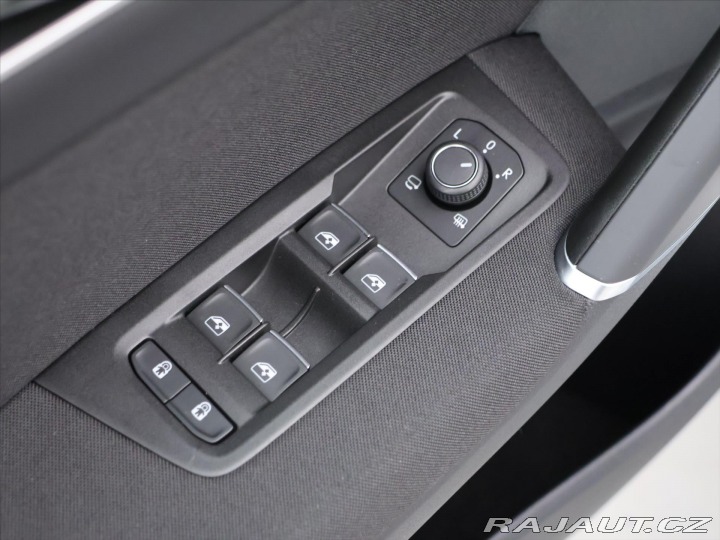 Volkswagen Touran 2,0 TDI DSG R-Line 1.Maj 2025