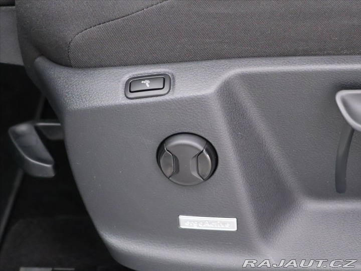 Volkswagen Touran 2,0 TDI DSG R-Line 1.Maj 2025