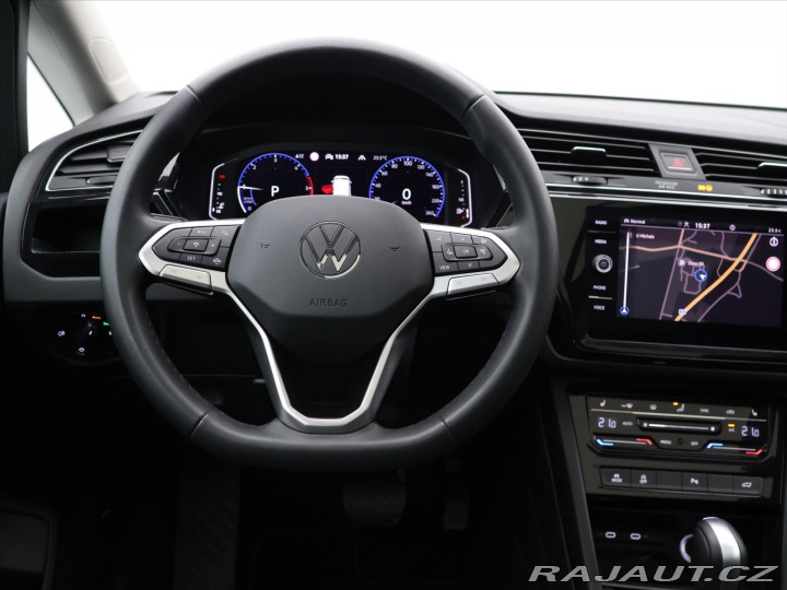 Volkswagen Touran 2,0 TDI DSG R-Line 1.Maj 2025