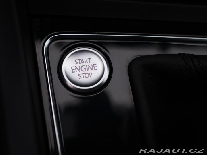 Volkswagen Touran 2,0 TDI DSG R-Line 1.Maj 2025