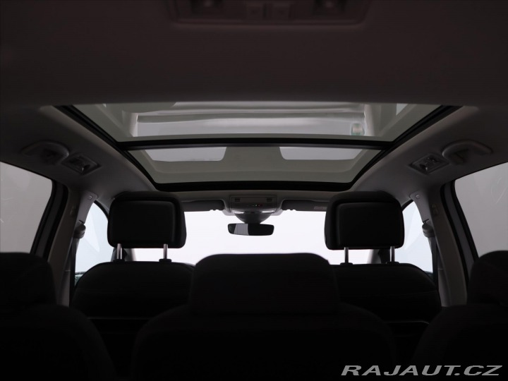 Volkswagen Touran 2,0 TDI DSG R-Line 1.Maj 2025