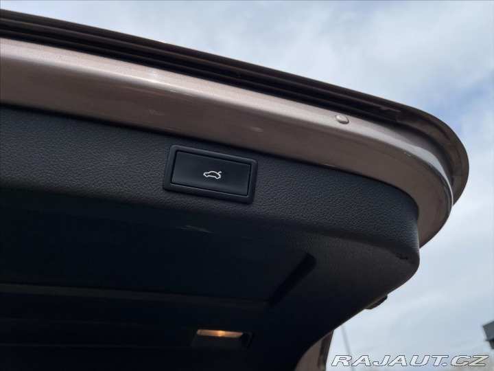 Škoda Superb 2,0 TDi DSG 125kW Eleganc 2010