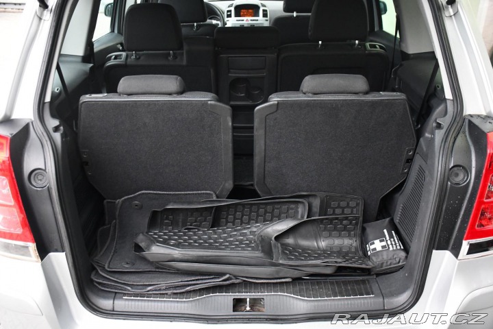 Opel Zafira 1.8i VYHŘ. SEDAČKY TAŽNÉ 2009