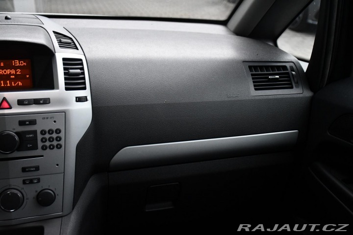 Opel Zafira 1.8i VYHŘ. SEDAČKY TAŽNÉ 2009