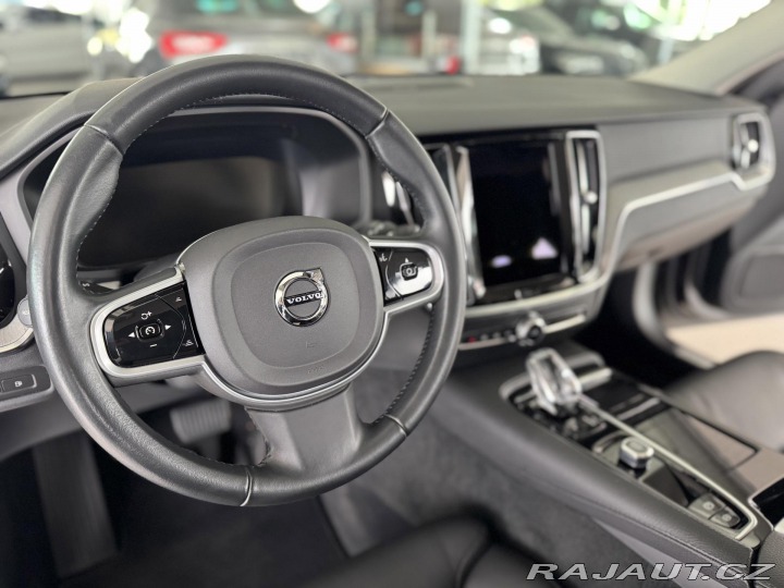 Volvo V60 T6 AWD*257kW*REZERVACE! 2022
