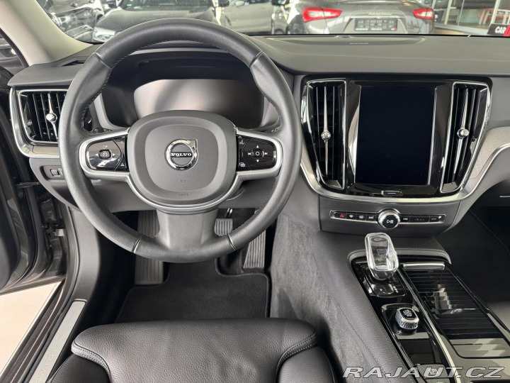 Volvo V60 T6 AWD*257kW*REZERVACE! 2022