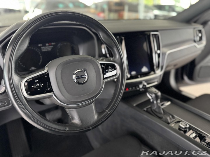 Volvo V60 D3 AUT*110kW*LED*KeyLess* 2020