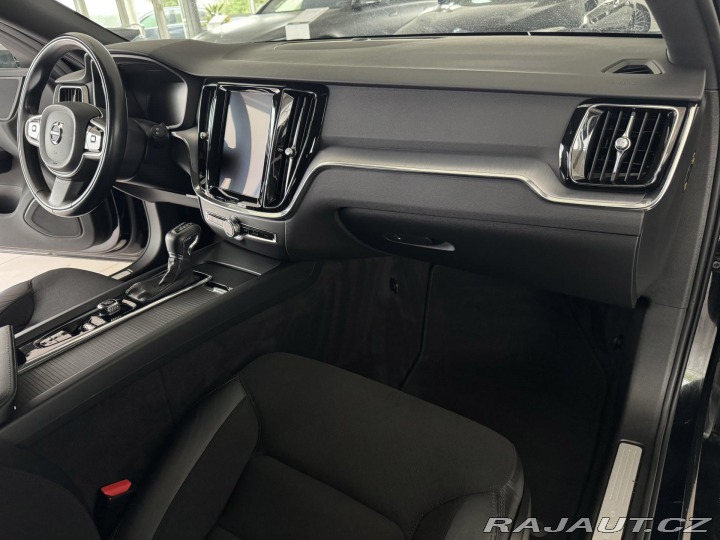 Volvo V60 D3 AUT*110kW*LED*KeyLess* 2020