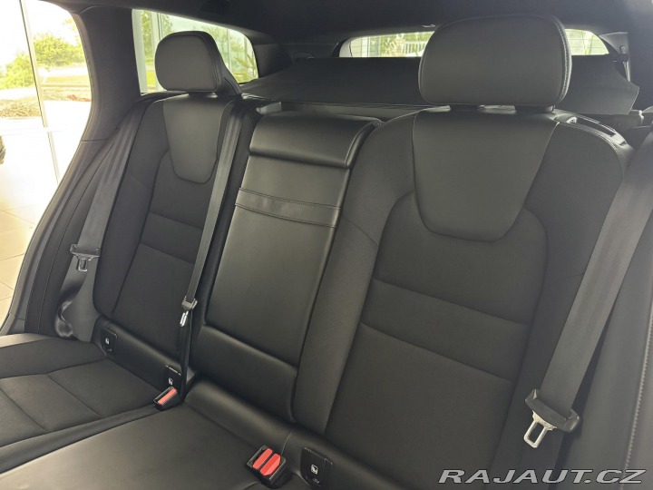 Volvo V60 D3 AUT*110kW*LED*KeyLess* 2020
