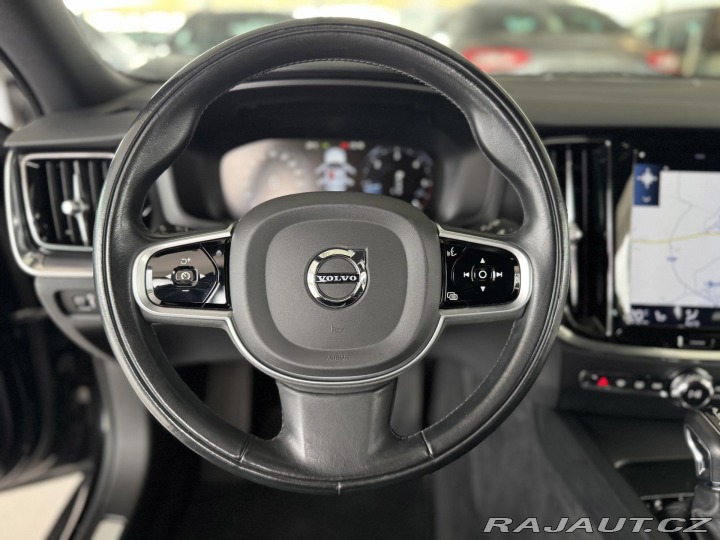 Volvo V60 D3 AUT*110kW*LED*KeyLess* 2020