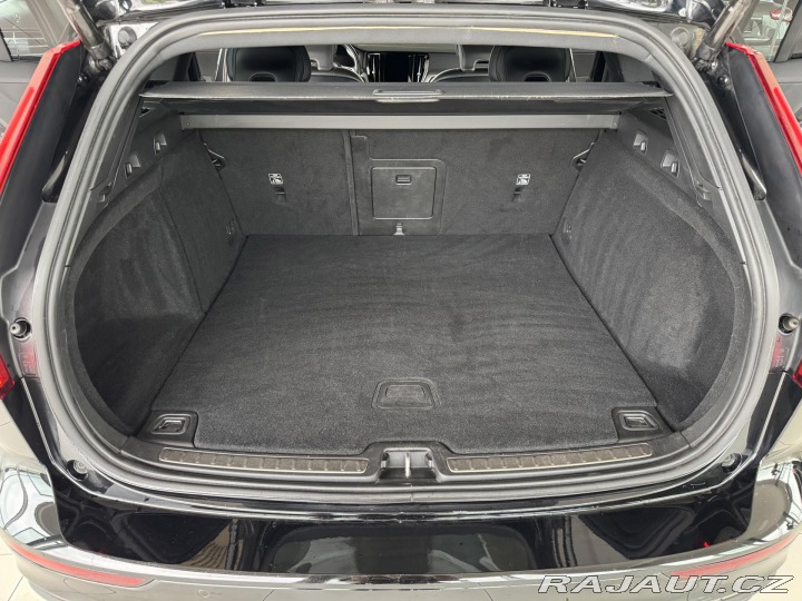 Volvo V60 D3 AUT*110kW*LED*KeyLess* 2020