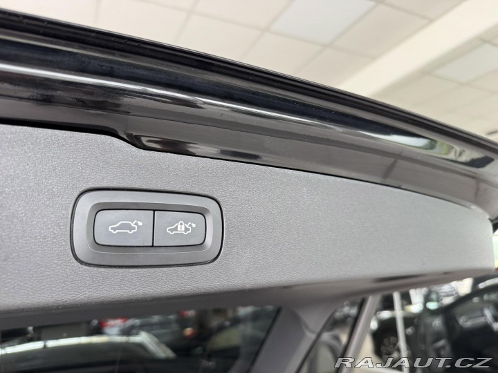 Volvo V60 D3 AUT*110kW*LED*KeyLess* 2020