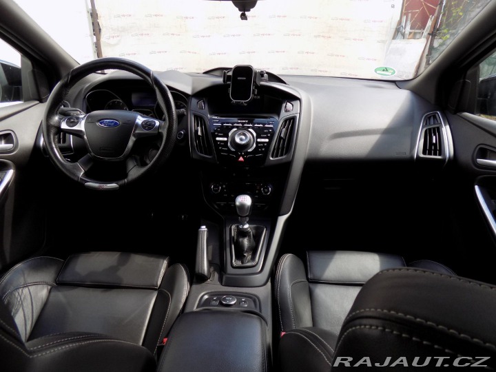 Ford Focus 2.0i ST/Bi-xenon/kůže/LED 2013
