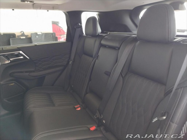 Mitsubishi Outlander 2.4 PHEV_ INSTYLE 2025