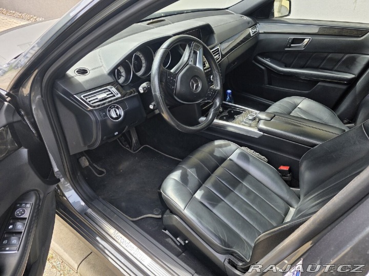 Mercedes-Benz Ostatní modely 212K benzín 2015