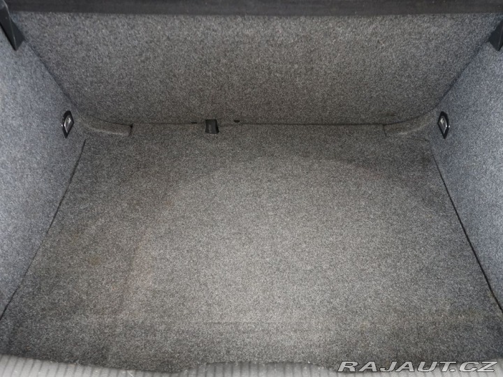 Volkswagen Golf 1.6,74kW,Manuál,AC,Tažné 1999