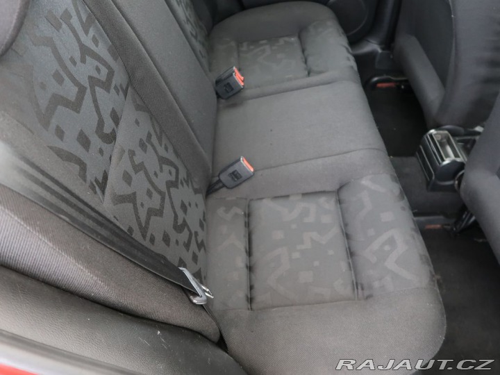 Volkswagen Golf 1.6,74kW,Manuál,AC,Tažné 1999