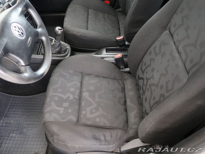 Volkswagen Golf 1.6,74kW,Manuál,AC,Tažné 1999