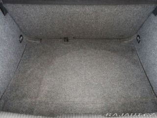 Volkswagen Golf 1.6,74kW,Manuál,AC,Tažné 1999