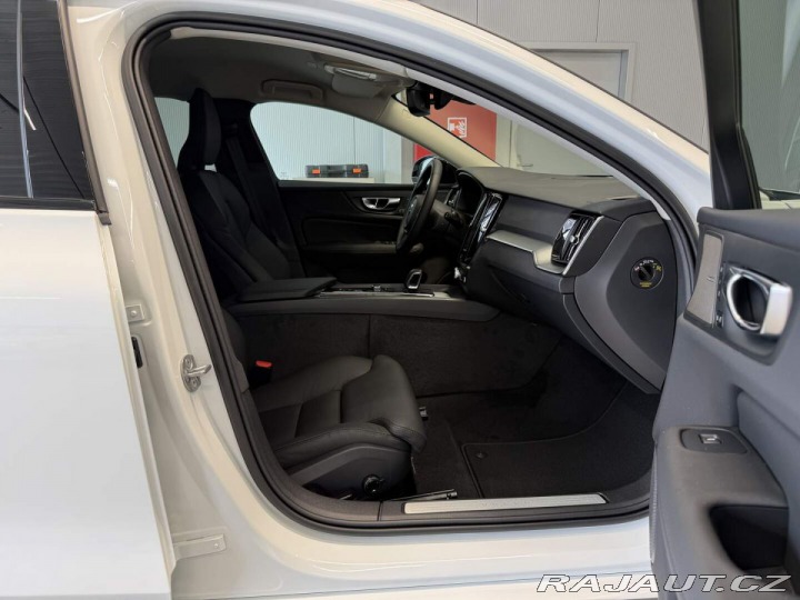 Volvo V60 B4 2.0L 197+14 HP AT7 FWD 2026