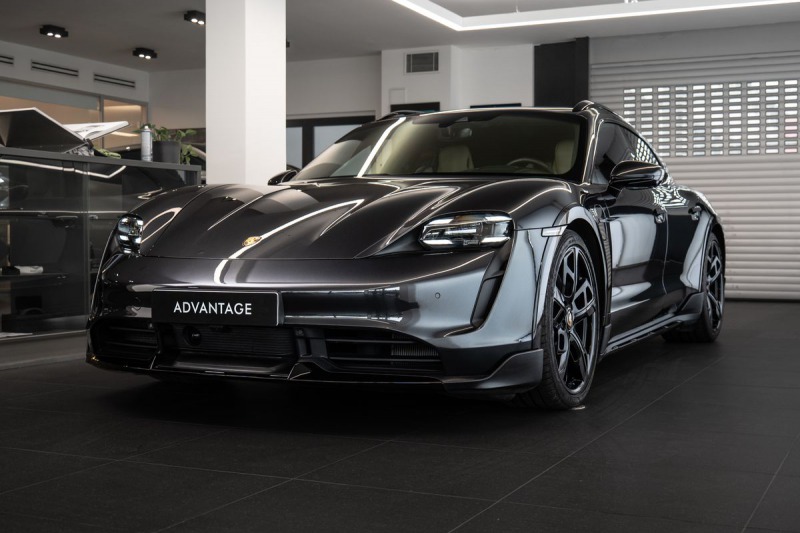 Porsche Taycan Turbo S Cross Turismo/Bur
