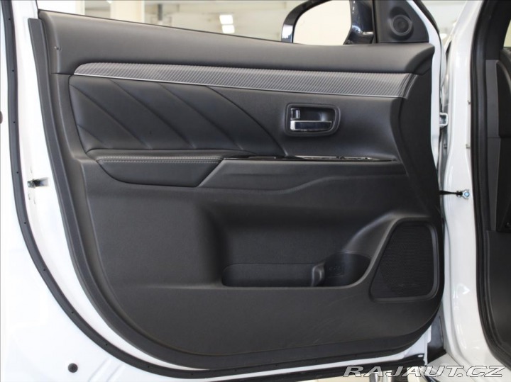 Mitsubishi Outlander 2,4 PHEV 165kW Instyle 1. 2021