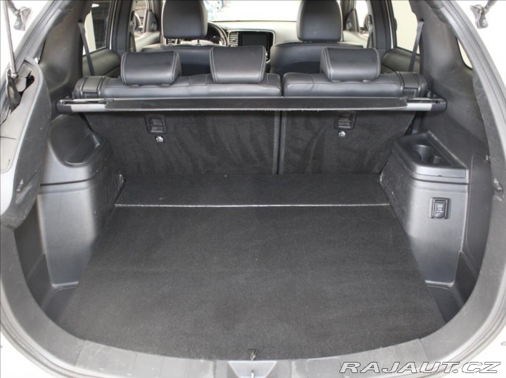 Mitsubishi Outlander 2,4 PHEV 165kW Instyle 1. 2021