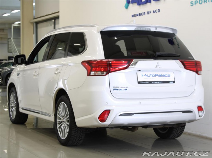 Mitsubishi Outlander 2,4 PHEV 165kW Instyle 1. 2021
