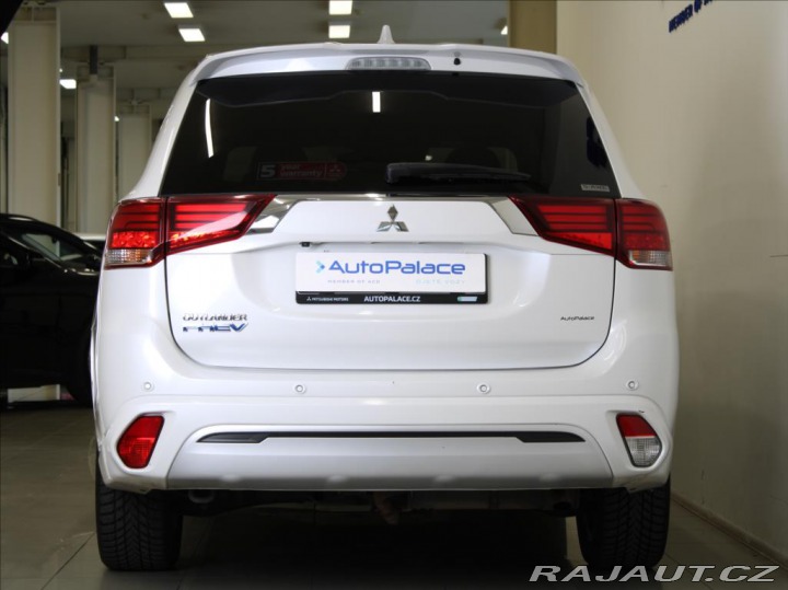 Mitsubishi Outlander 2,4 PHEV 165kW Instyle 1. 2021