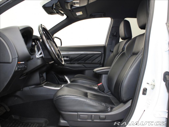 Mitsubishi Outlander 2,4 PHEV 165kW Instyle 1. 2021