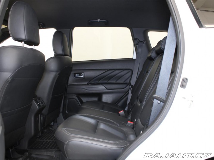 Mitsubishi Outlander 2,4 PHEV 165kW Instyle 1. 2021