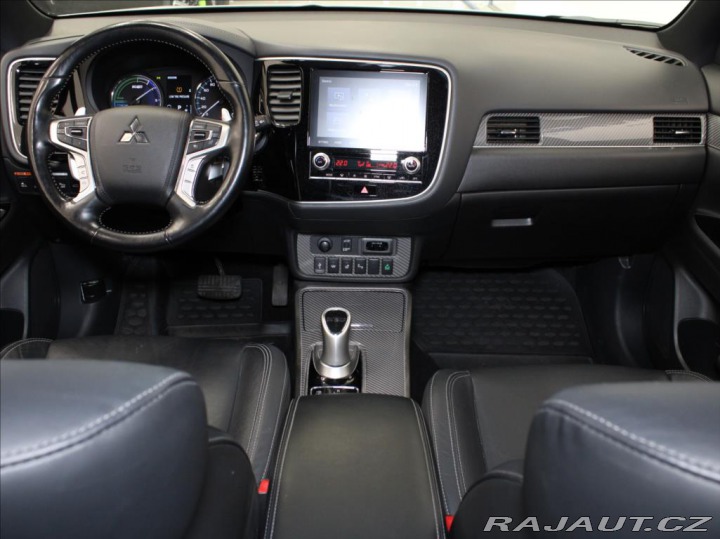 Mitsubishi Outlander 2,4 PHEV 165kW Instyle 1. 2021