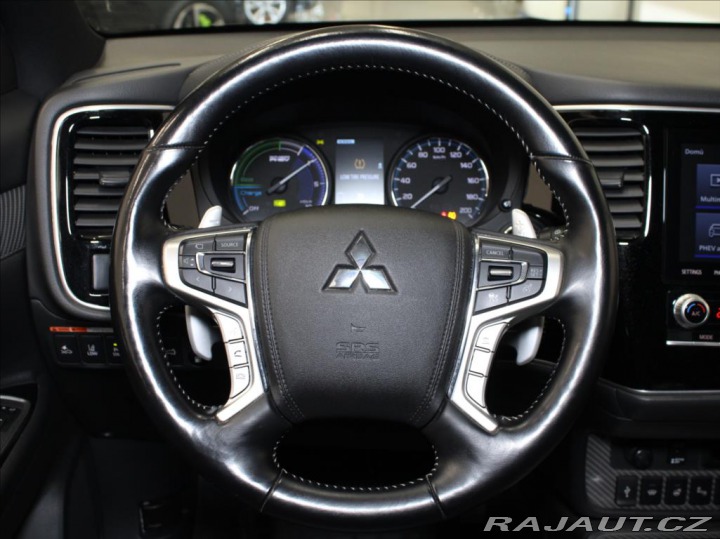 Mitsubishi Outlander 2,4 PHEV 165kW Instyle 1. 2021