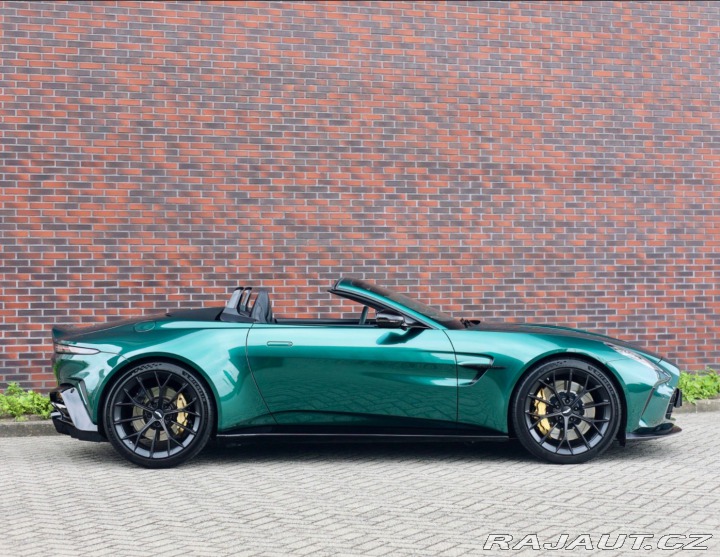 Aston Martin V8 Vantage Roadster 4.0 | Malachit 2025