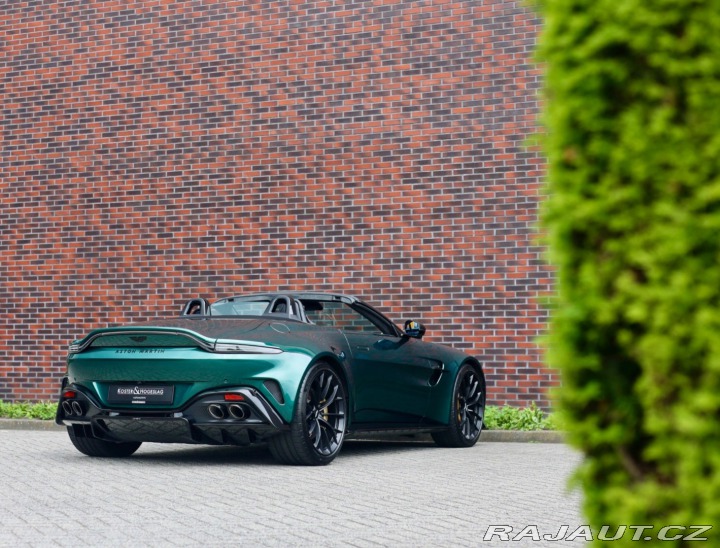 Aston Martin V8 Vantage Roadster 4.0 | Malachit 2025