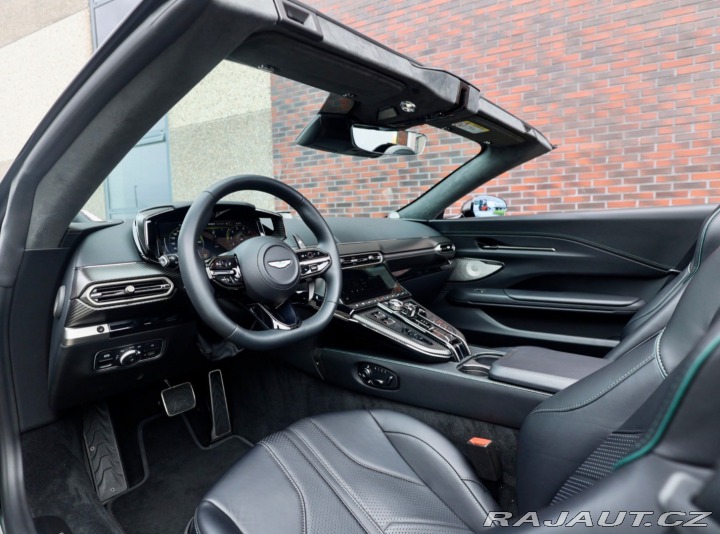 Aston Martin V8 Vantage Roadster 4.0 | Malachit 2025
