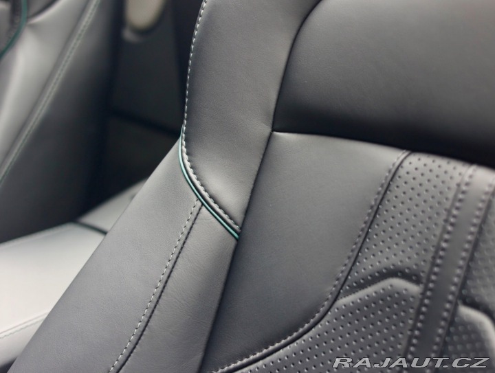 Aston Martin V8 Vantage Roadster 4.0 | Malachit 2025
