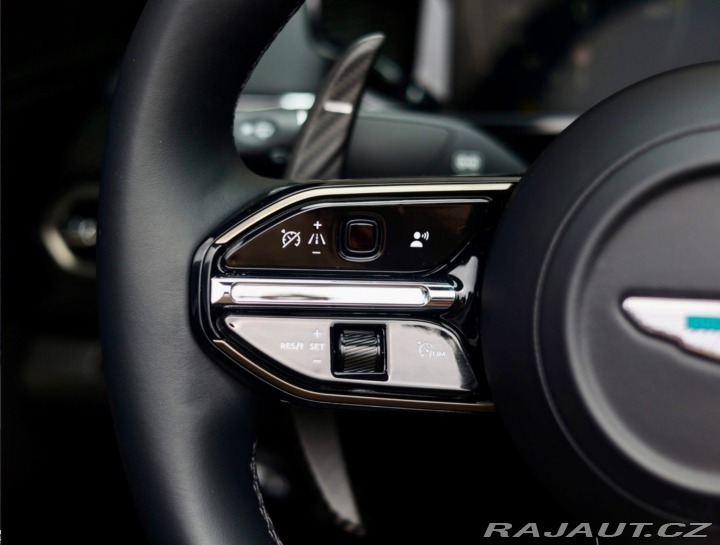 Aston Martin V8 Vantage Roadster 4.0 | Malachit 2025
