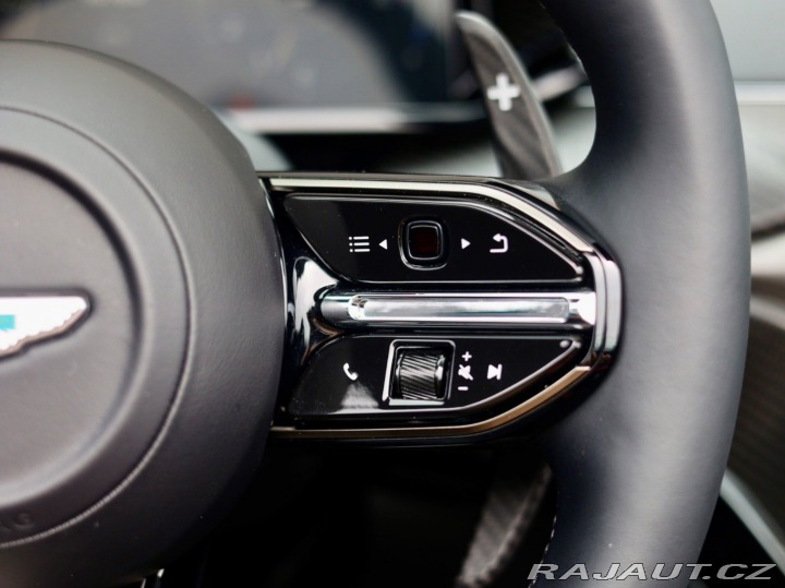 Aston Martin V8 Vantage Roadster 4.0 | Malachit 2025