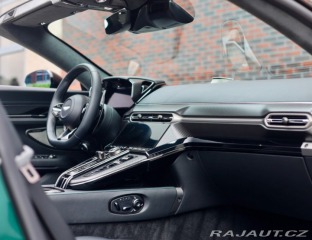Aston Martin V8 Vantage Roadster 4.0 | Malachit 2025