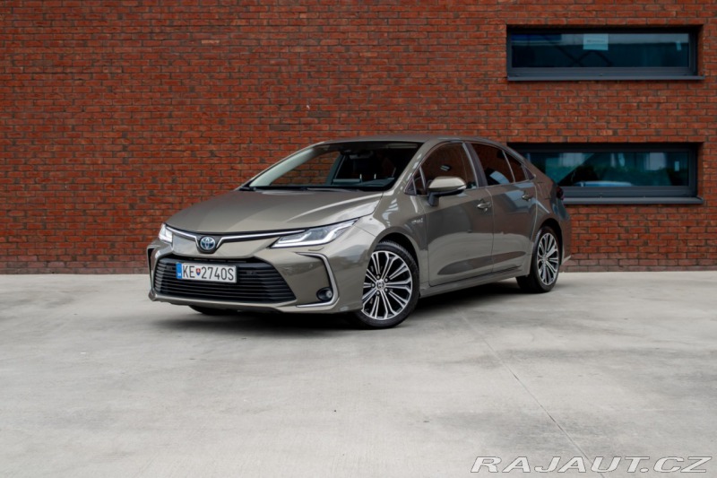 Toyota Corolla / 1.8/ Hybrid/ Style/ Vy