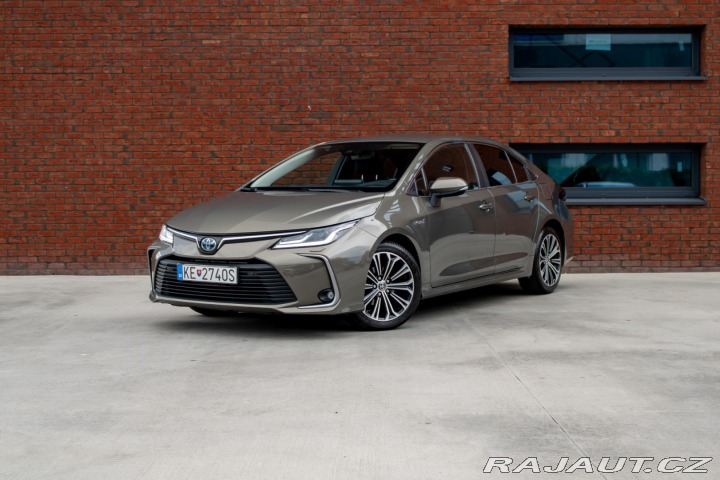 Toyota Corolla / 1.8/ Hybrid/ Style/ Vy 2020