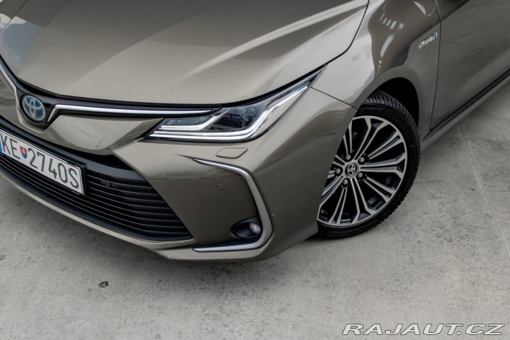 Toyota Corolla / 1.8/ Hybrid/ Style/ Vy 2020