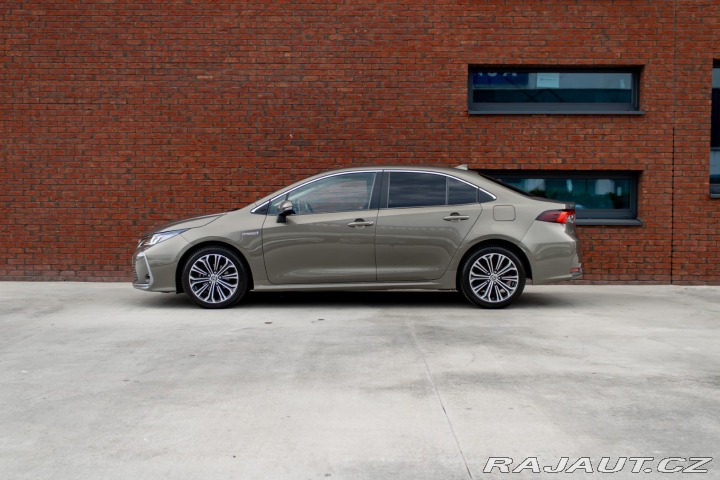 Toyota Corolla 1.8 Hybrid Style Automat 2020
