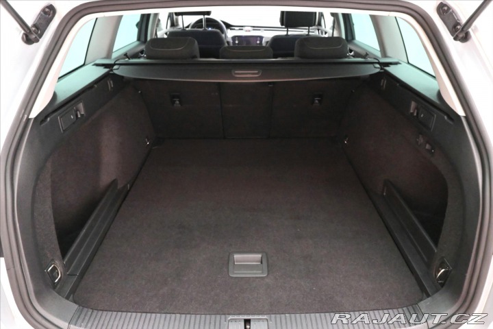 Volkswagen Passat 2,0 TDI 110kW DSG Busines 2023