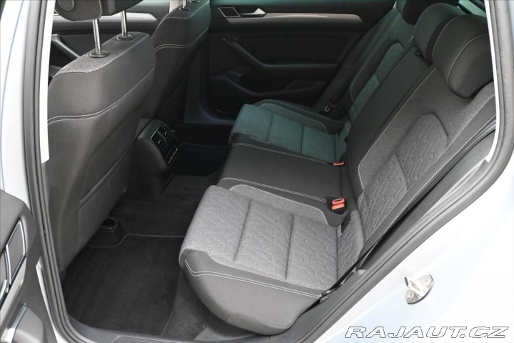 Volkswagen Passat 2,0 TDI 110kW DSG Busines 2023