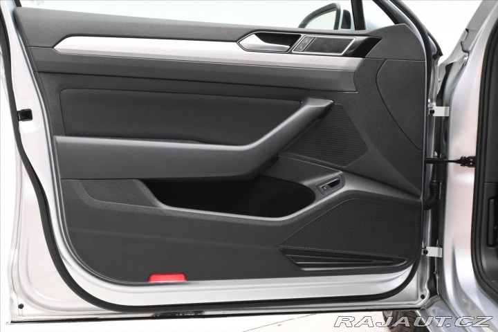 Volkswagen Passat 2,0 TDI 110kW DSG Busines 2023