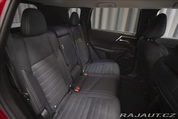 Mitsubishi Outlander 2,4 PHEV INVITE 1728 KM 2 2025