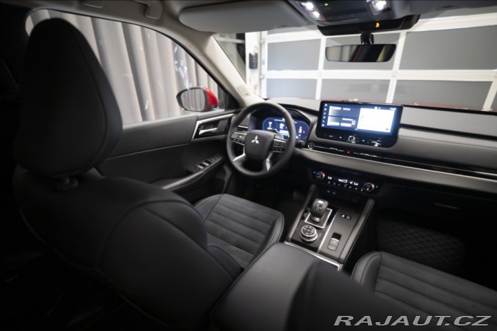 Mitsubishi Outlander 2,4 PHEV INVITE 1728 KM 2 2025