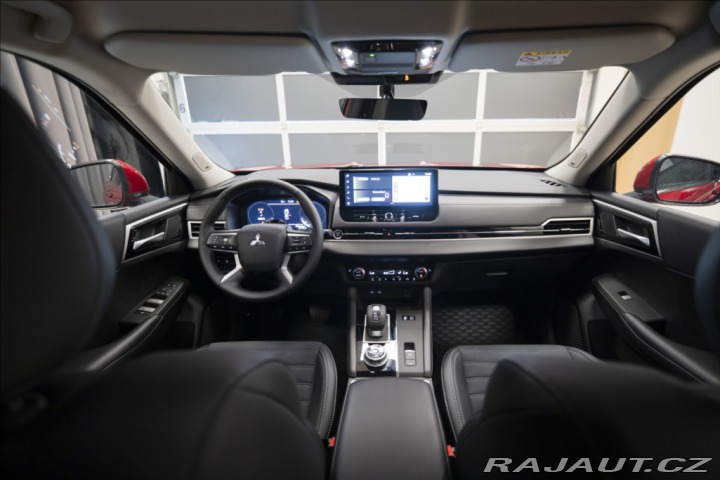 Mitsubishi Outlander 2,4 PHEV INVITE 1728 KM 2 2025